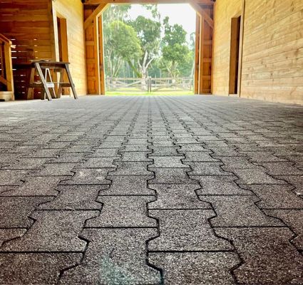 Harga yang bagus Lantai lantai H-bentuk karet daur ulang untuk ruangan dan lantai karet stabil dengan desain interlocking on line